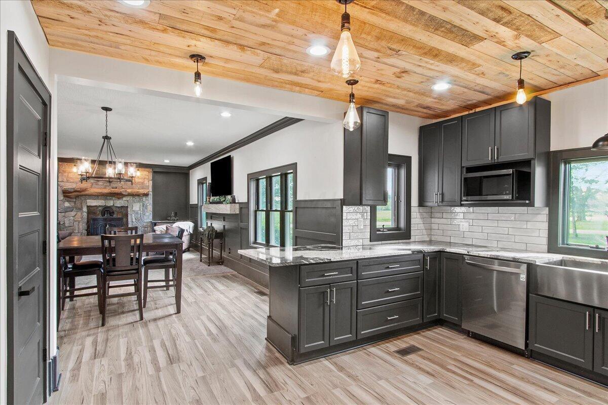475 North Section Street La Rue, OH 43332 - Photo 4 of 21 Kitchen Eating Space
