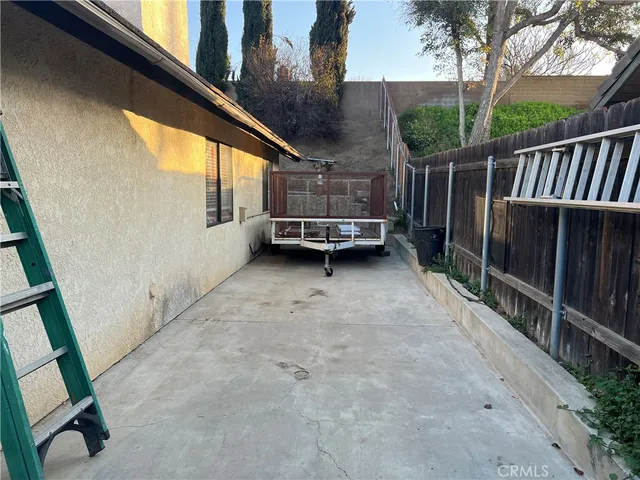 a view of outdoor space kitchen and entryway