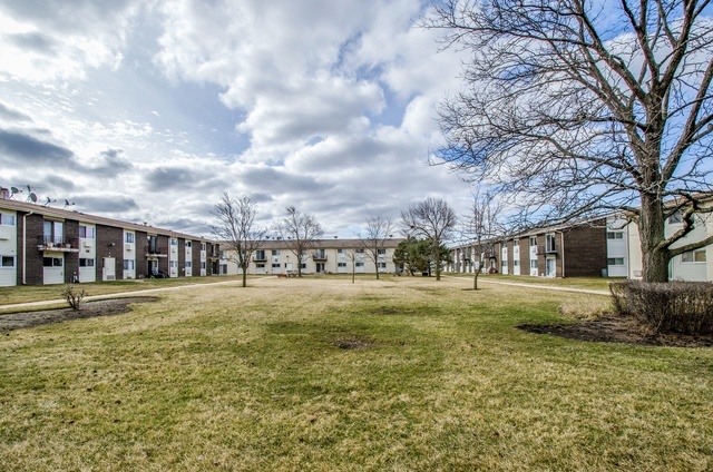 8876 Golf Road, Unit 2G Des Plaines, IL 60016 - Photo 18 of 19
