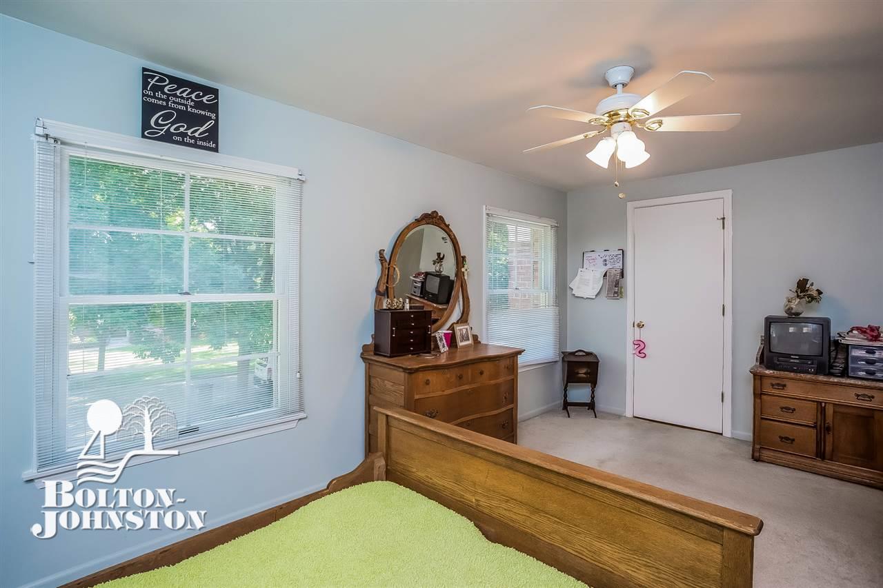 277 Touraine Road Grosse Pointe, MI 48236 - Photo 25 of 48 31383075-24.JPG