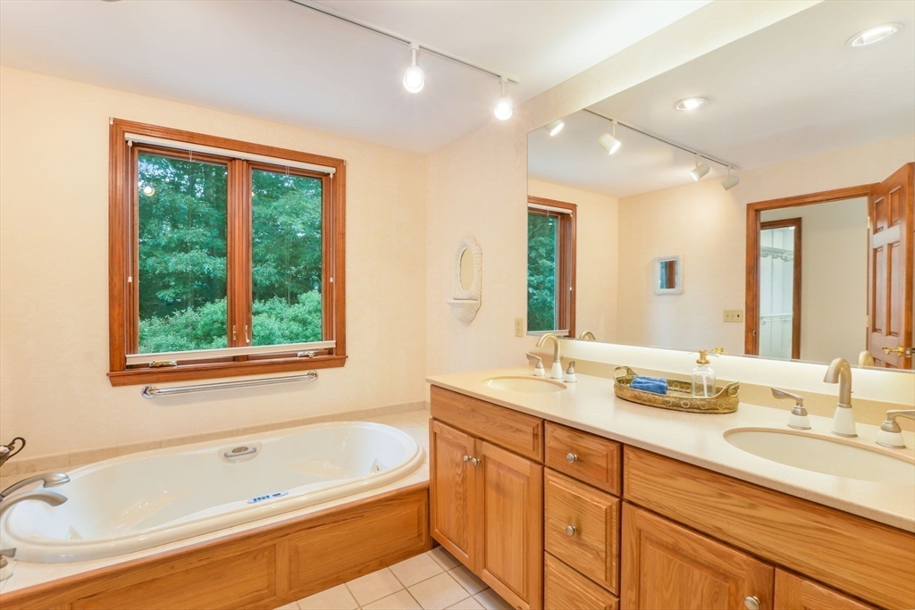 1065 Governor Prence Road Eastham, MA 02642 - Photo 18 of 38