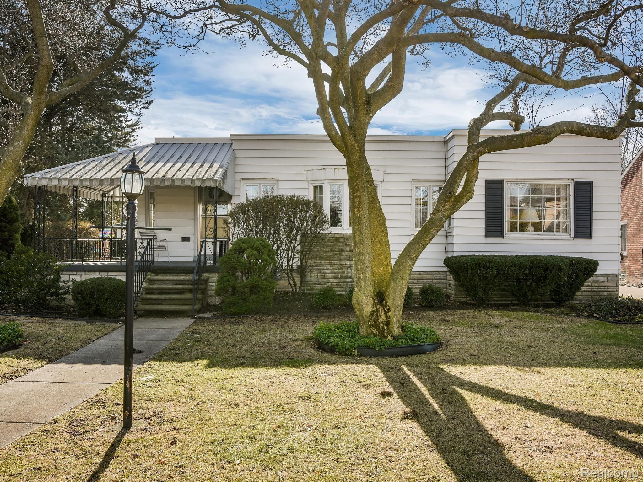 51 Vernier Road Grosse Pointe, MI 48236 - Photo 23 of 28 51 Vernier Rd Grosse Pointe-032-034-51 Vernier Rd Grosse Pointe-MLS_Size.jpg