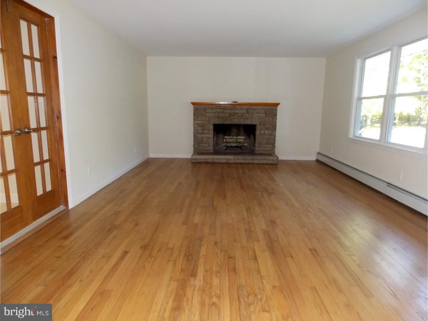 170 Orr Road Allentown, NJ 08501 - Photo 3 of 20 Living Room