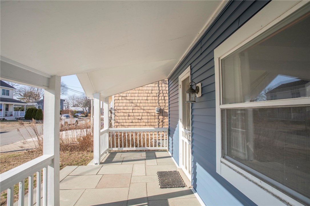 305 Riverside Street Portsmouth, RI 02871 - Photo 12 of 40