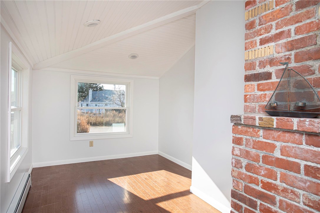 305 Riverside Street Portsmouth, RI 02871 - Photo 24 of 40 First Floor Den/Bedroom