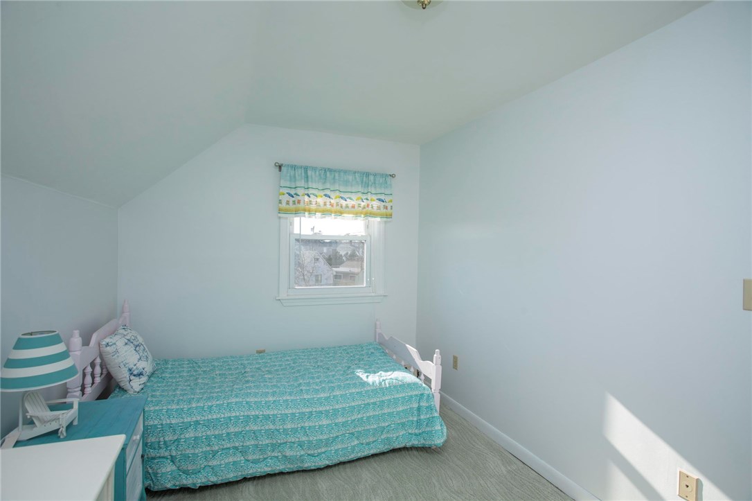 305 Riverside Street Portsmouth, RI 02871 - Photo 34 of 40
