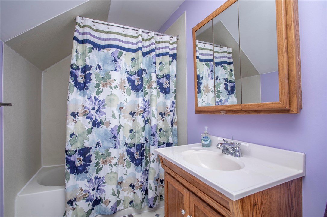 305 Riverside Street Portsmouth, RI 02871 - Photo 36 of 40 Second Floor Bath