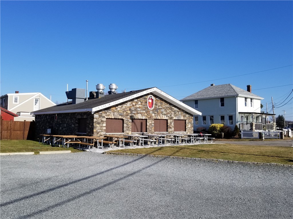 305 Riverside Street Portsmouth, RI 02871 - Photo 40 of 40 Nearby Shultzy's Snack Shack