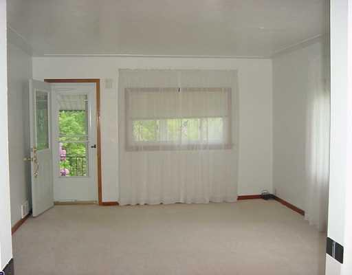 118 Patterson Road Finleyville, PA 15332 - Photo 2 of 8 Living Room.