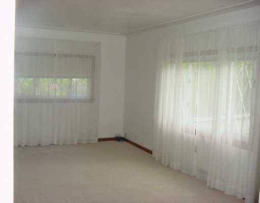 118 Patterson Road Finleyville, PA 15332 - Photo 3 of 8 Living Room.