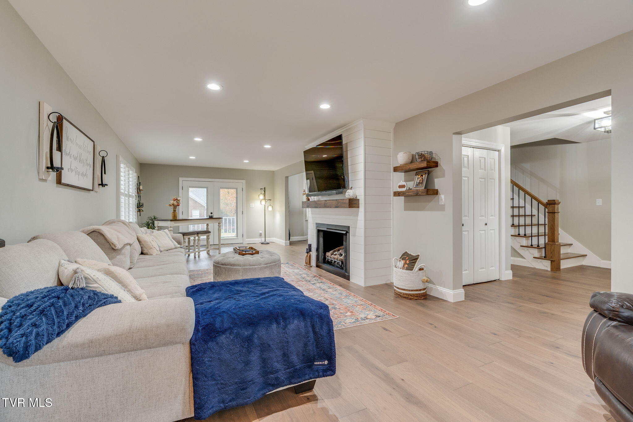 511 Old Stage Road Erwin, TN 37650 - Photo 8 of 44 008