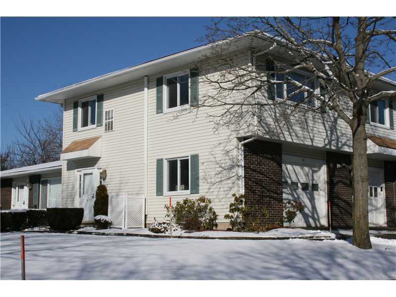 14 Fox Ridge Crescent, Unit 14 Warwick, RI 02886 - Photo 1 of 8 Exterior Front.