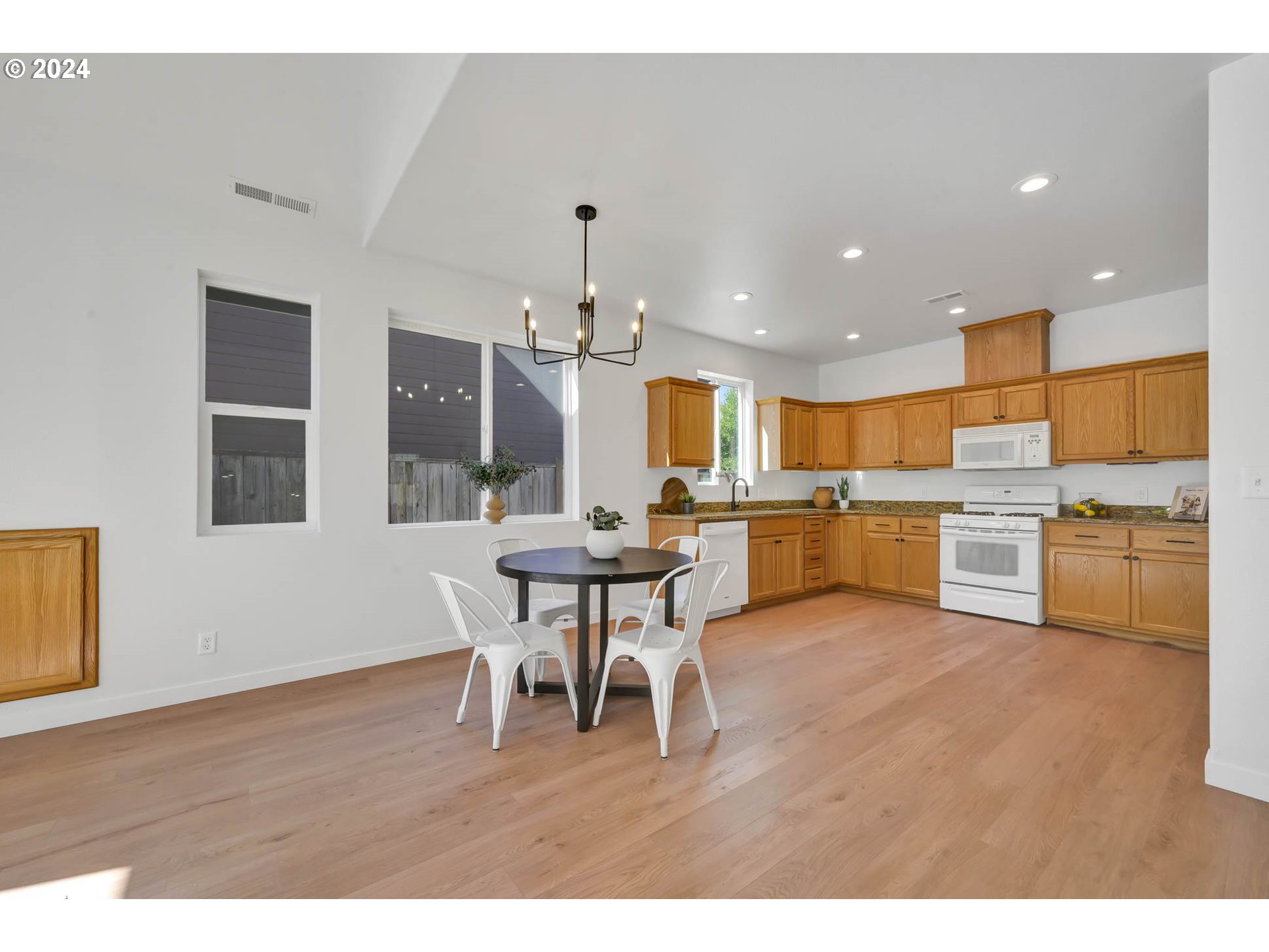 1763 Merlin Way Eugene, OR 97402 - Photo 14 of 30 Gallery Image 14