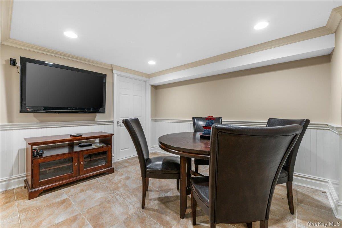 100 Cabot Road Massapequa, NY 11758 - Photo 30 of 49
