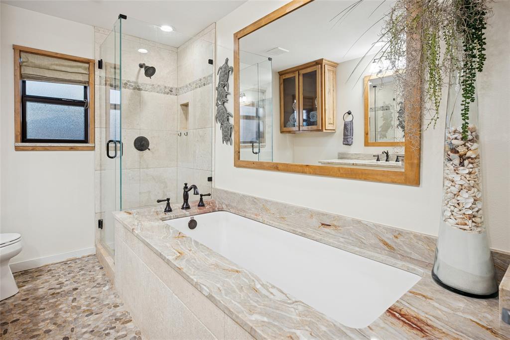 3701 Streamwood Road Fort Worth, TX 76116 - Photo 22 of 34 a spacious bathroom with sinks mirror and a bathtub