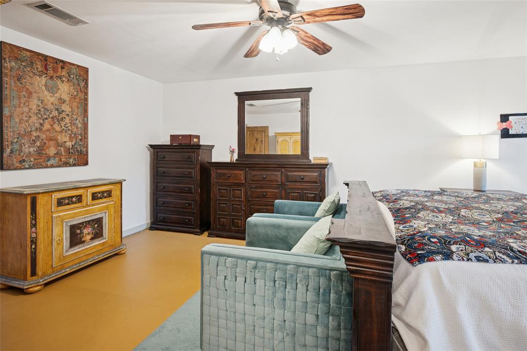 3701 Streamwood Road Fort Worth, TX 76116 - Photo 24 of 34 a living room with furniture