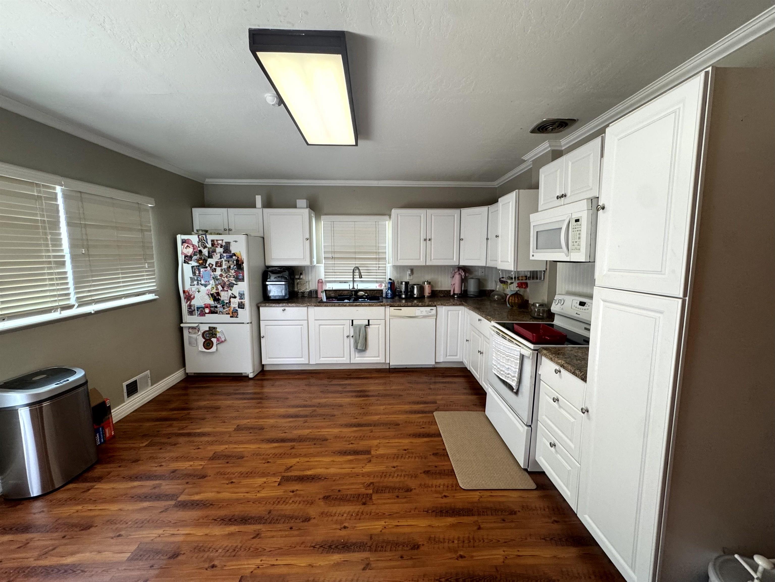 1224 11th Street Rock Springs, WY 82901 - Photo 3 of 19
