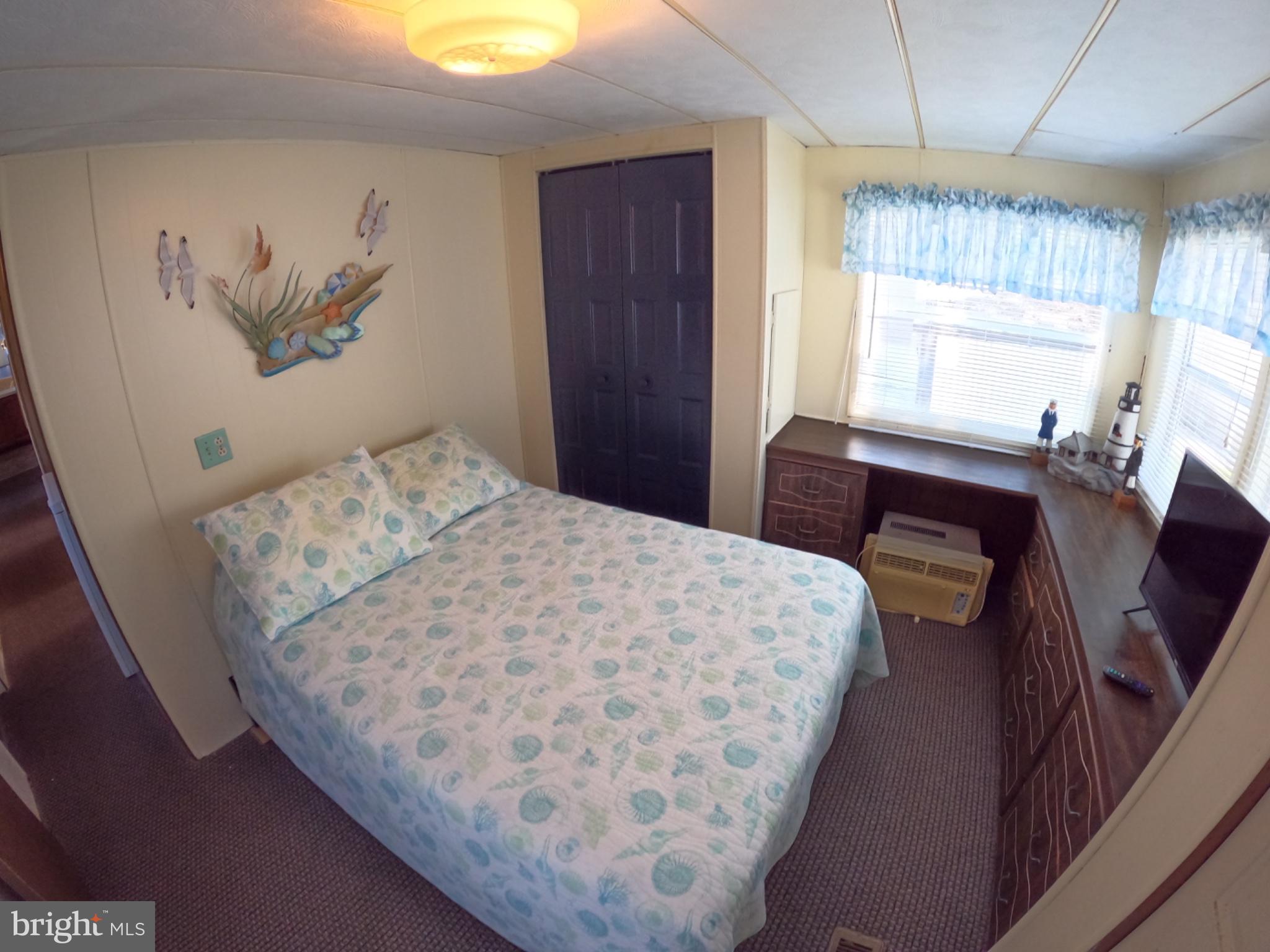 163 Clamshell Road Ocean City, MD 21842 - Photo 7 of 18 a bedroom with bed and window