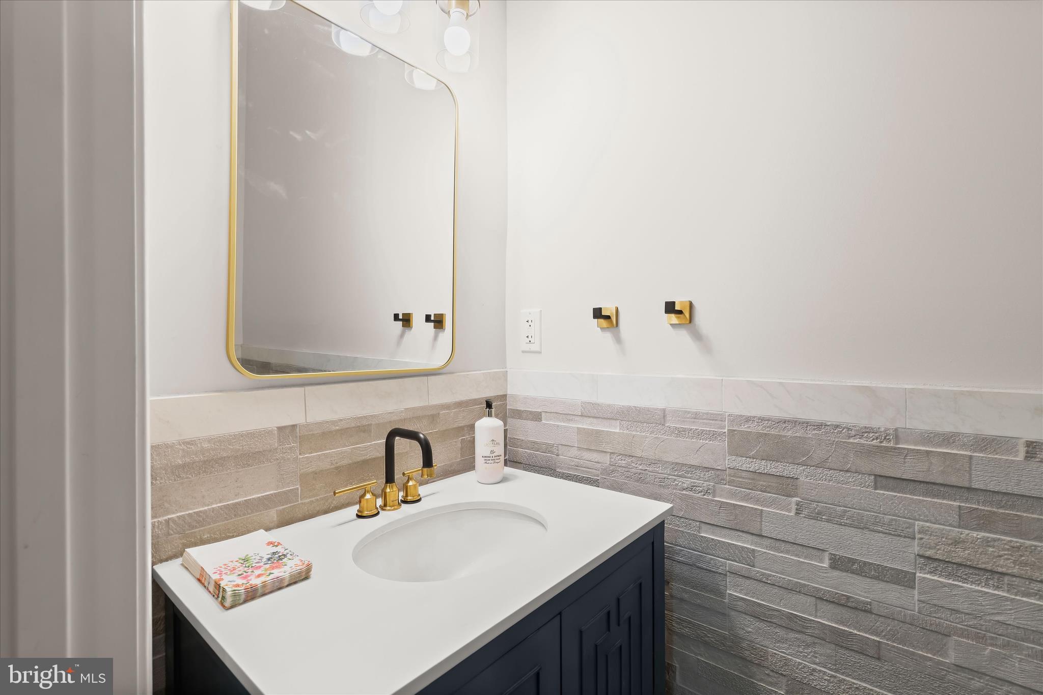 5004 Ten Oaks Road Dayton, MD 21036 - Photo 44 of 99 Mudroom Powder Room