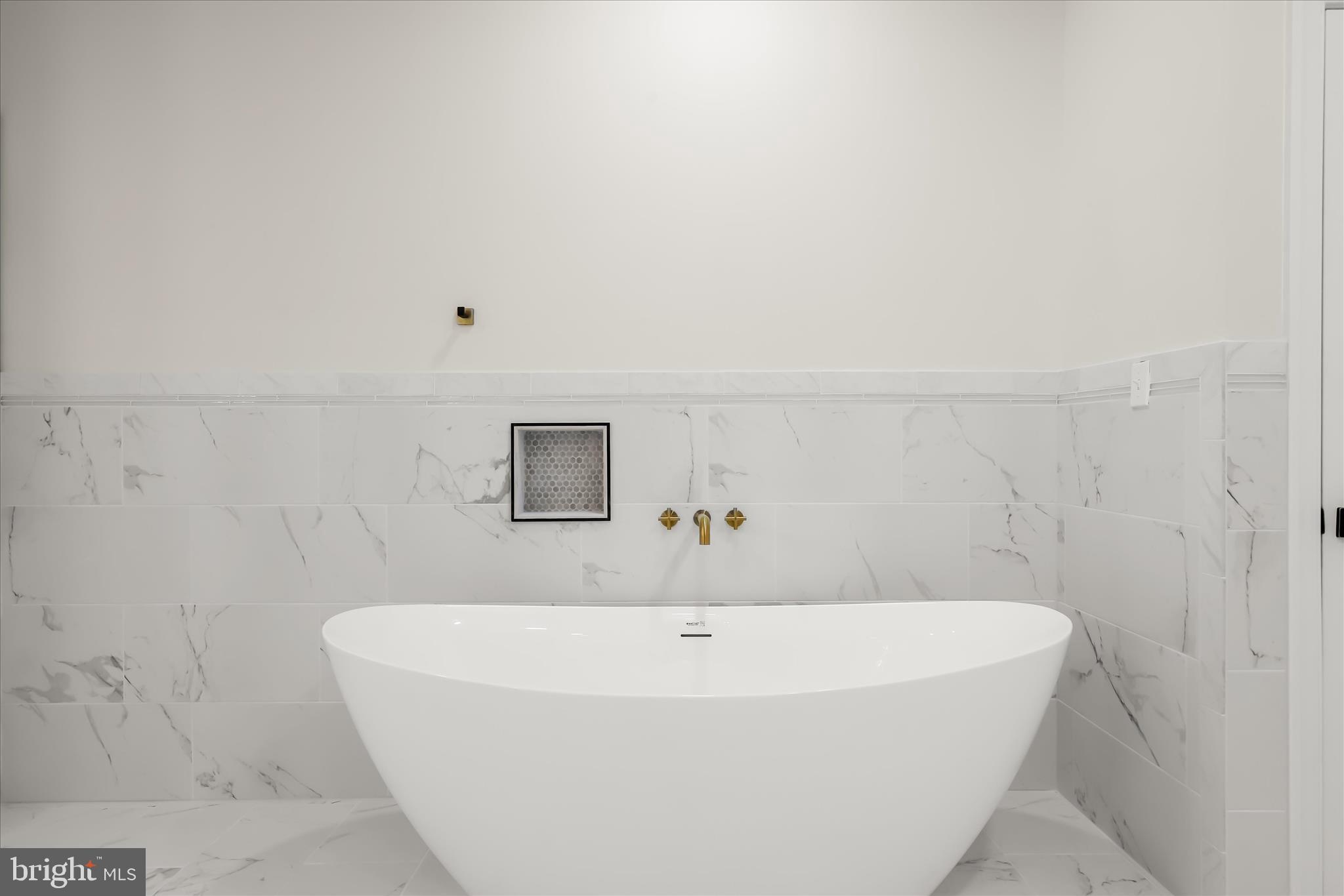 5004 Ten Oaks Road Dayton, MD 21036 - Photo 59 of 99 a bathroom with a bathtub