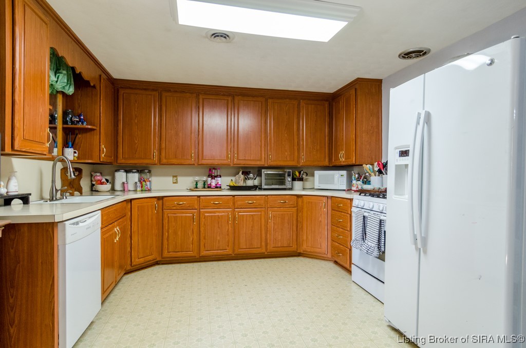 102 Mahuron Drive Salem, IN 47167 - Photo 6 of 26