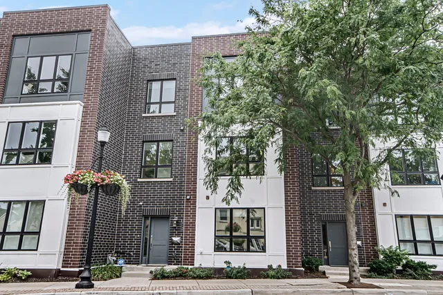 $4,300 | 8146 Lincoln Avenue, Skokie, IL 60077