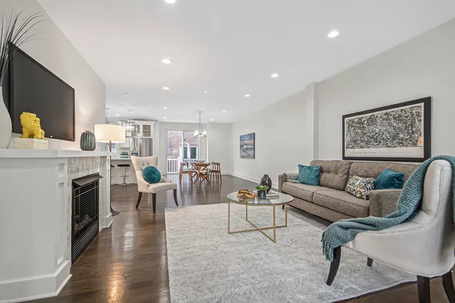 $4,300 | 8146 Lincoln Avenue, Skokie, IL 60077