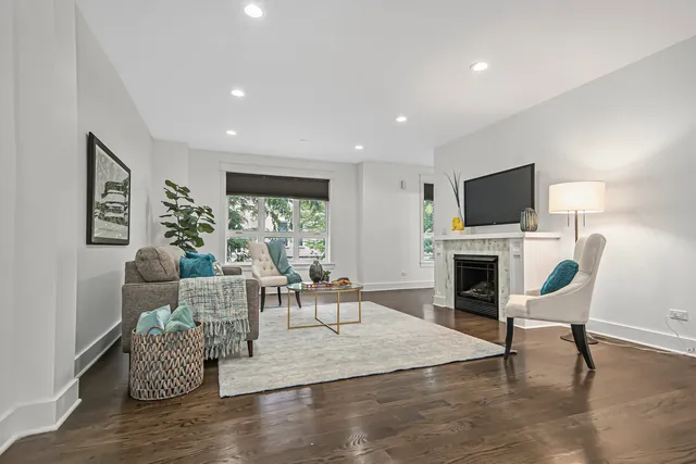 $4,300 | 8146 Lincoln Avenue, Skokie, IL 60077