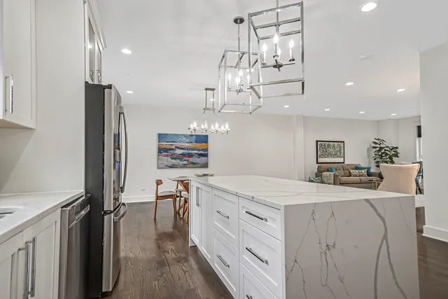 $4,300 | 8146 Lincoln Avenue, Skokie, IL 60077