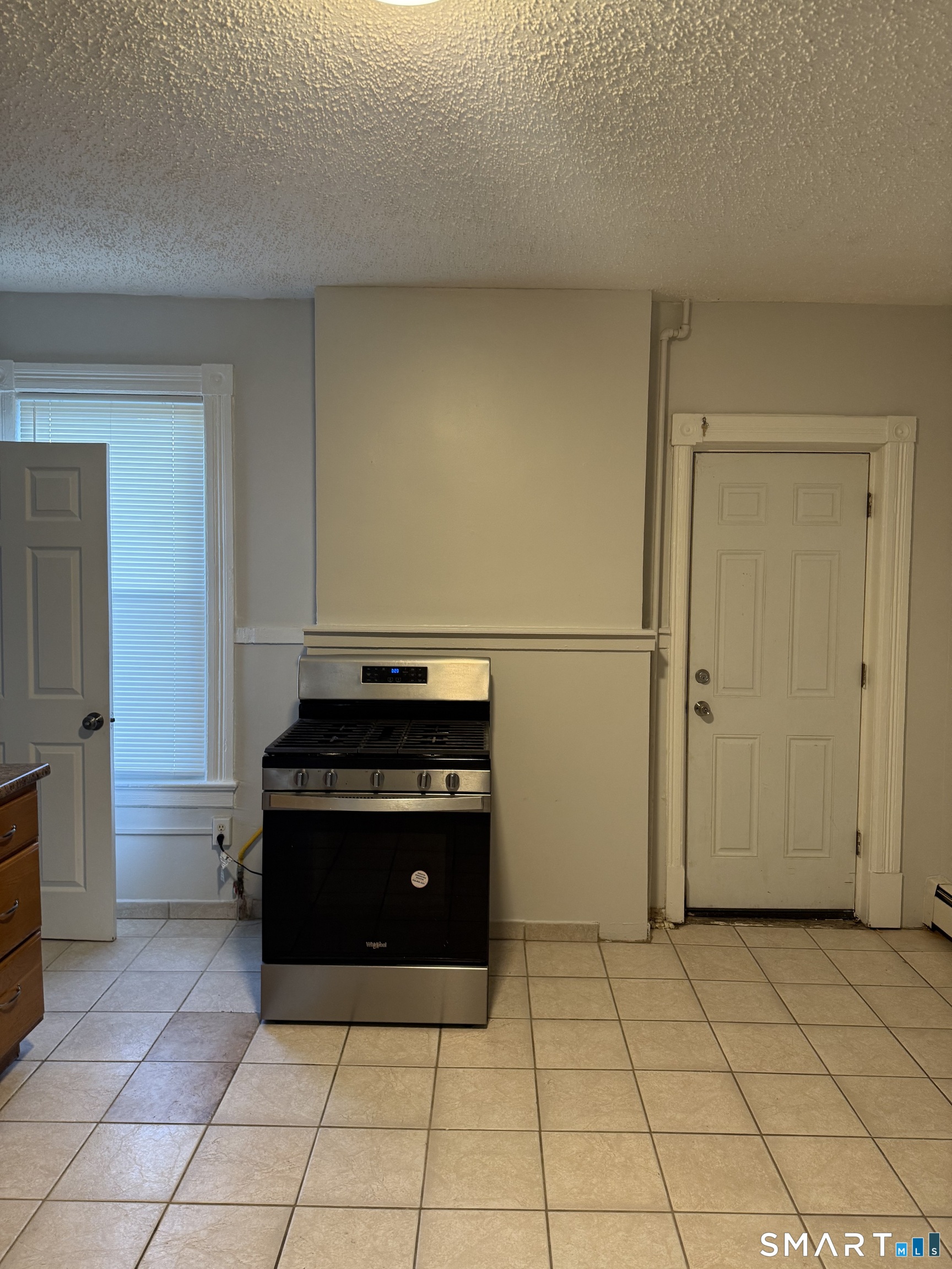 192 Russ Street Hartford, CT 06106 - Photo 2 of 14