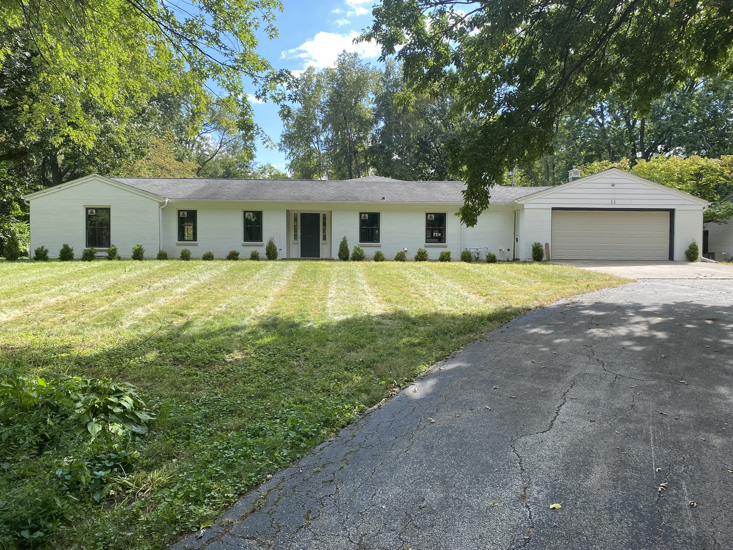 11 Sunset Road Bloomington, IL 61701 - Photo 2 of 17 Gallery Image 2