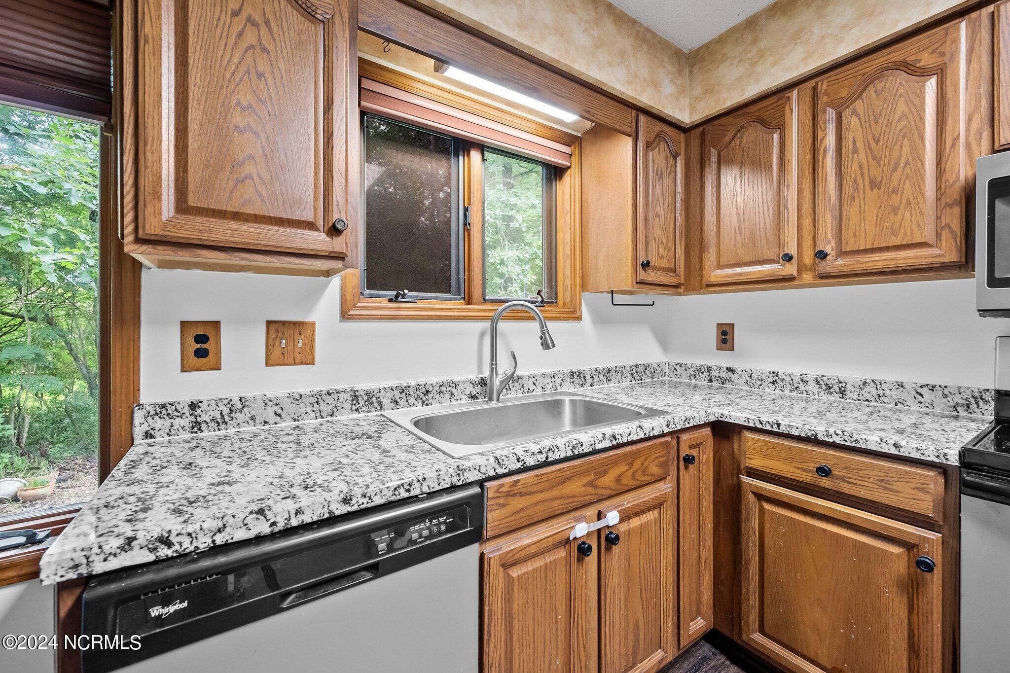 114 Riverbend Road Jacksonville, NC 28540 - Photo 14 of 46 14-web-or-mls-_Z726844