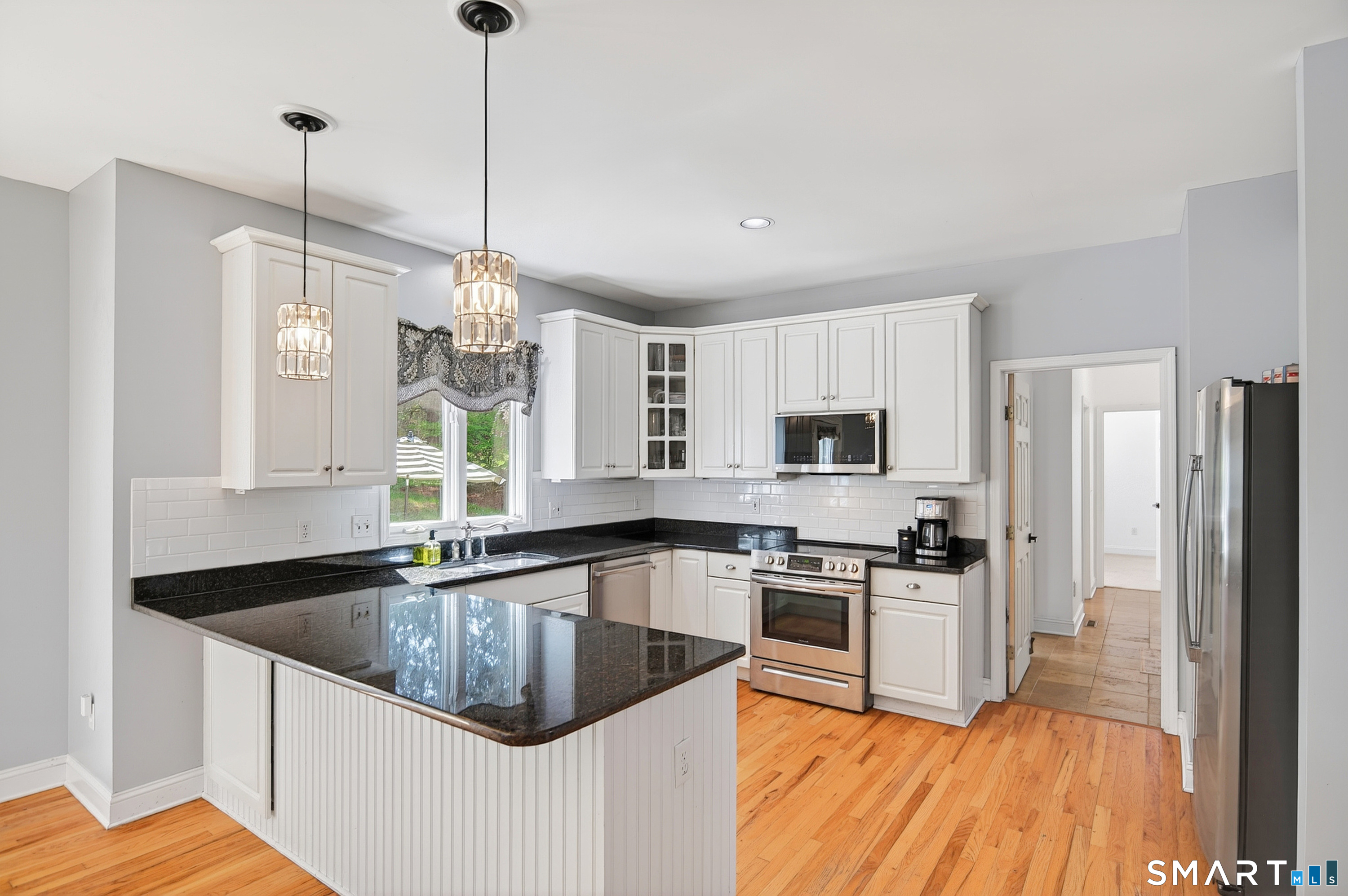 10 Yogananda Street Newtown, CT 06482 - Photo 4 of 40