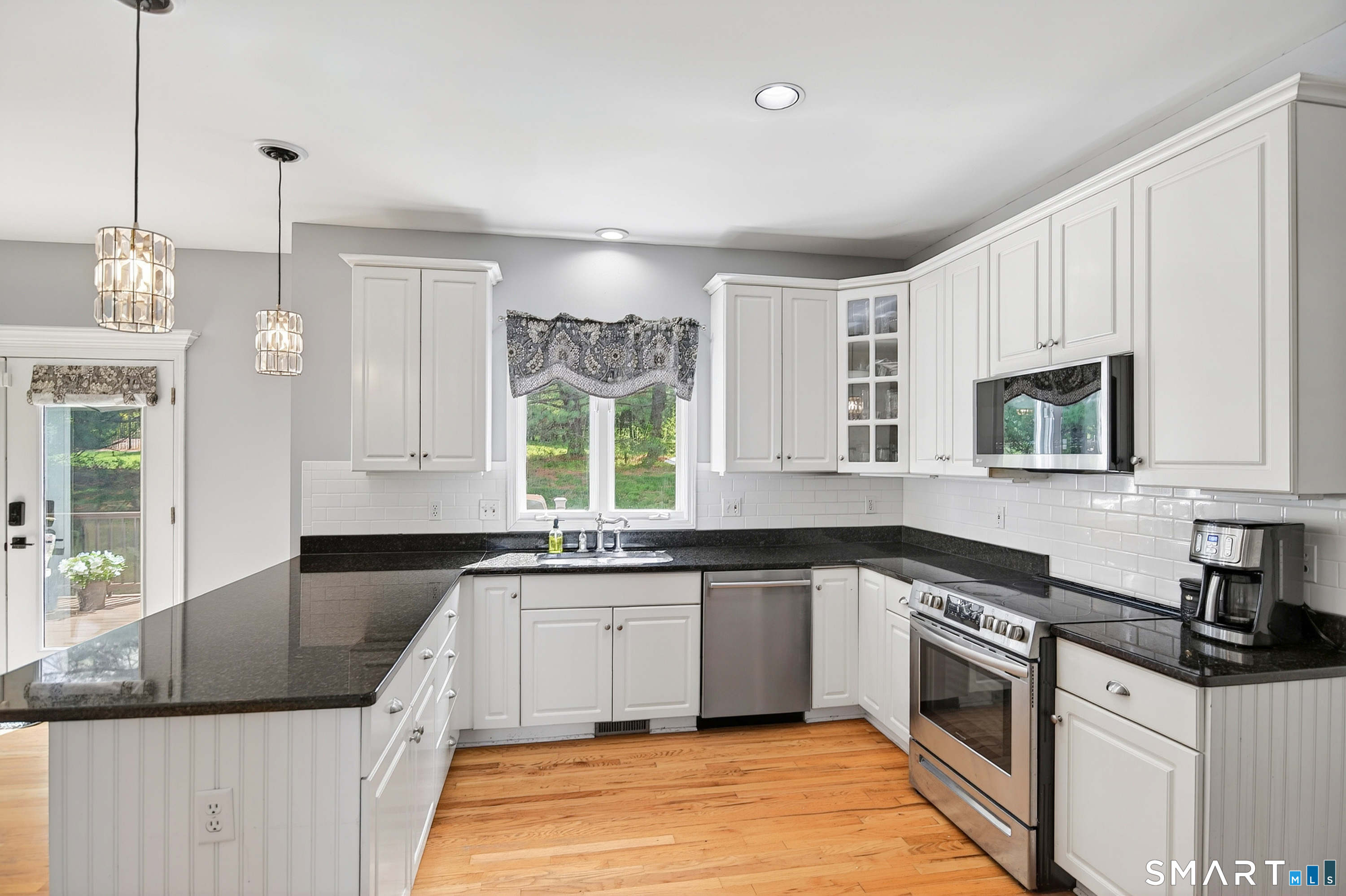 10 Yogananda Street Newtown, CT 06482 - Photo 5 of 40
