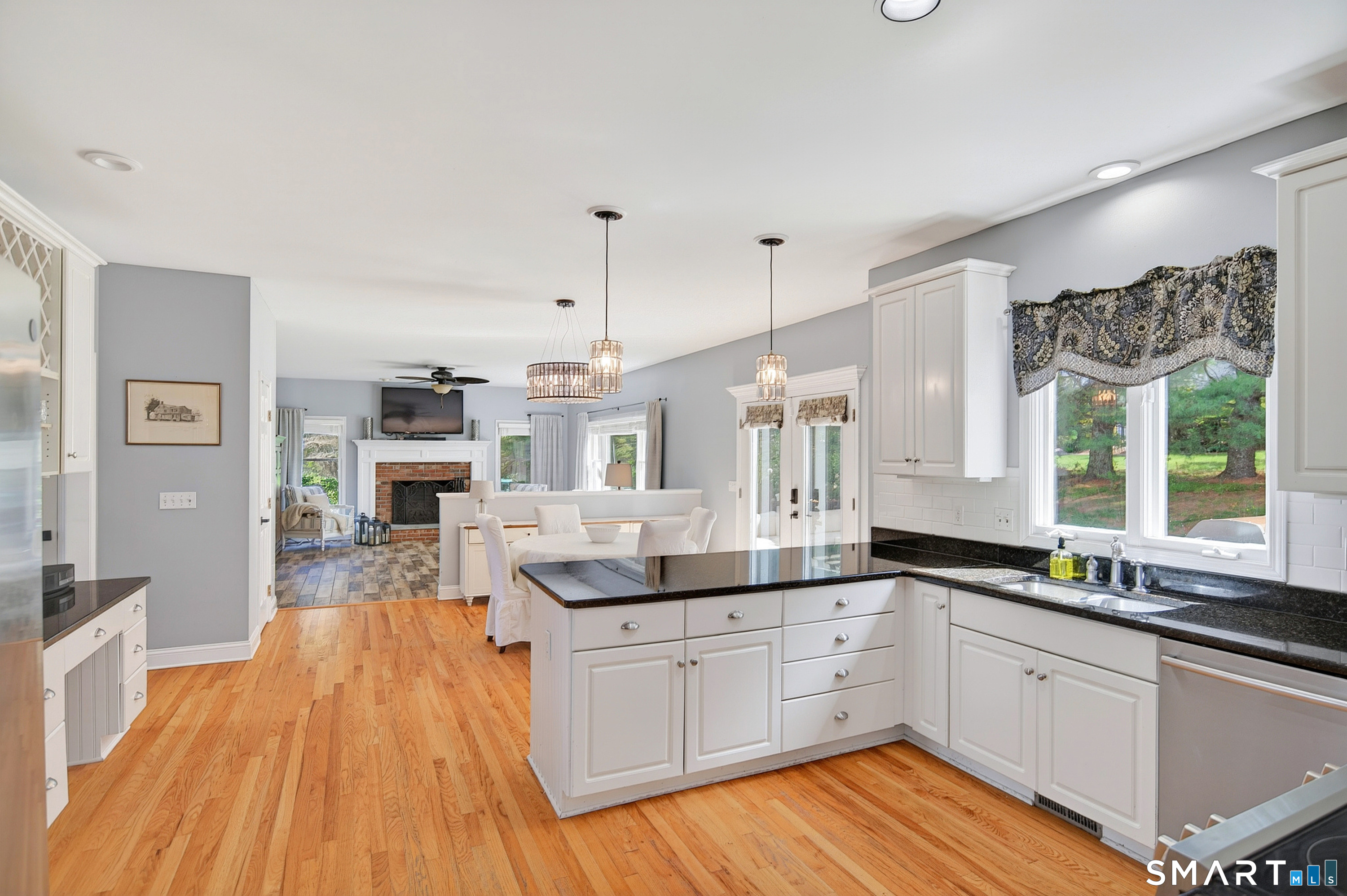 10 Yogananda Street Newtown, CT 06482 - Photo 6 of 40