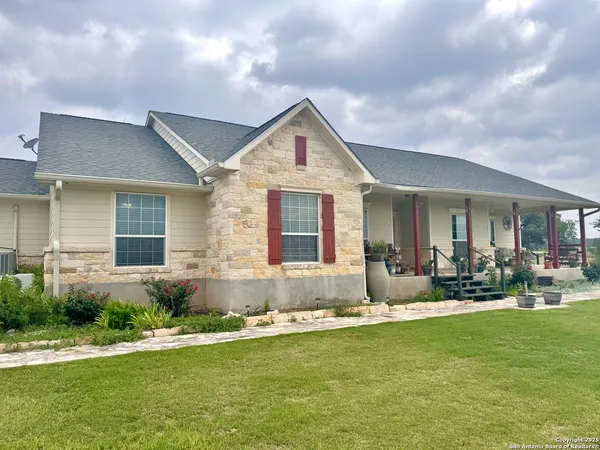 $689,000 | 187 Tracks, Center Point, TX 78010