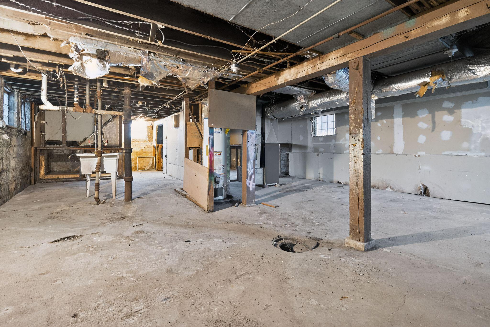 3615 West Center Street Milwaukee, WI 53210 - Photo 14 of 16 28_3615_W_Center_St_Milwaukee_WI_53210-O