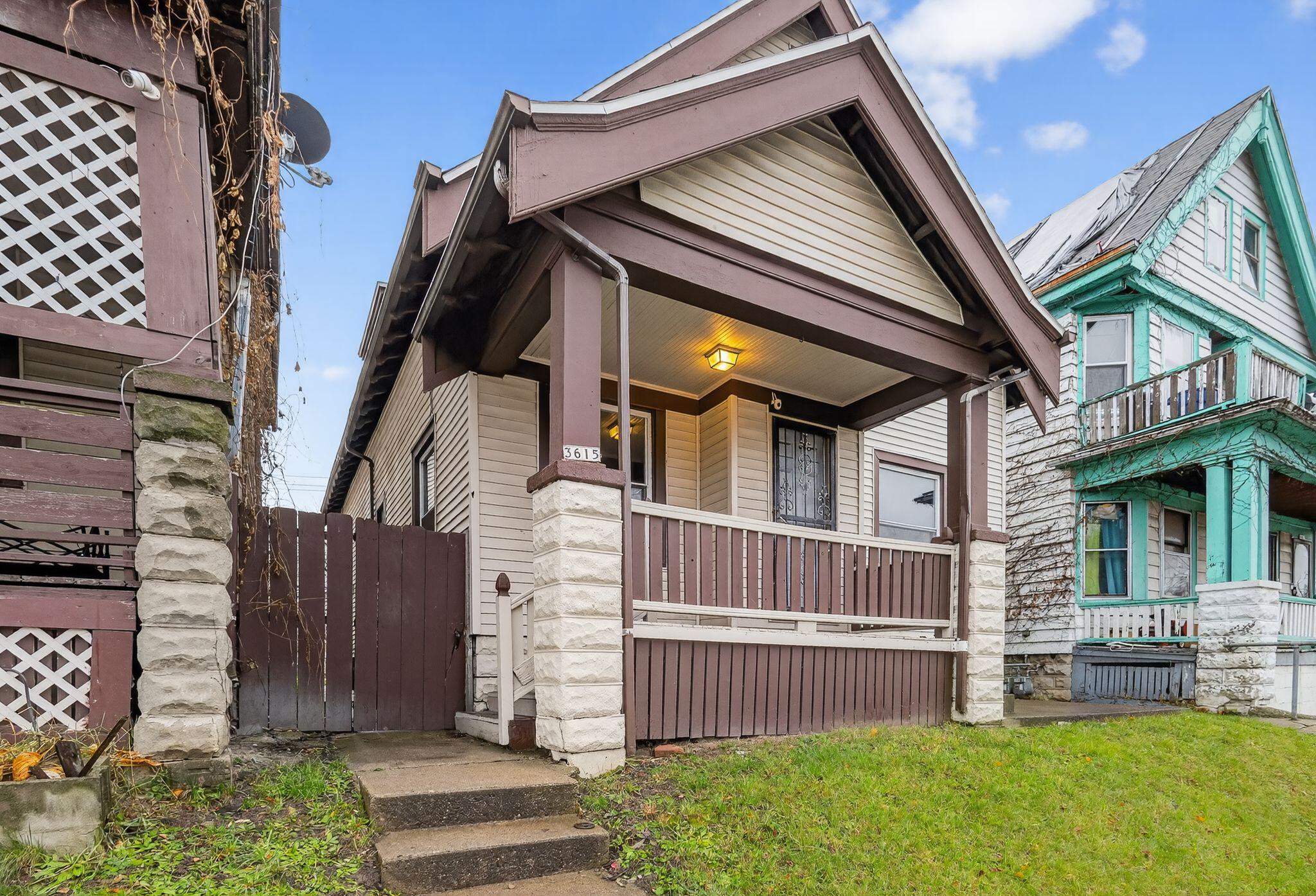 3615 West Center Street Milwaukee, WI 53210 - Photo 2 of 16 03_3615_W_Center_St_Milwaukee_WI_53210-E