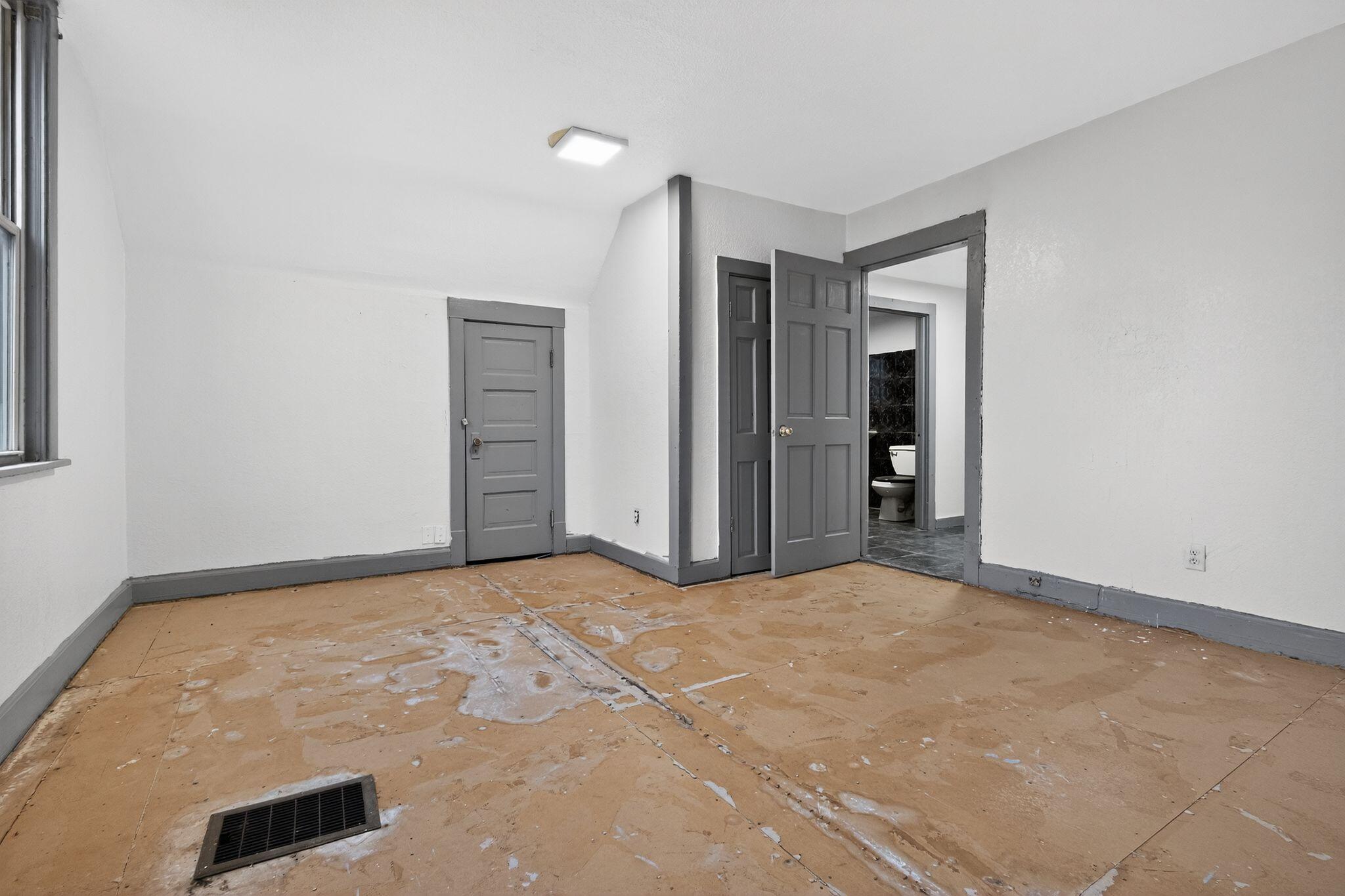 3615 West Center Street Milwaukee, WI 53210 - Photo 8 of 16 14_3615_W_Center_St_Milwaukee_WI_53210-B