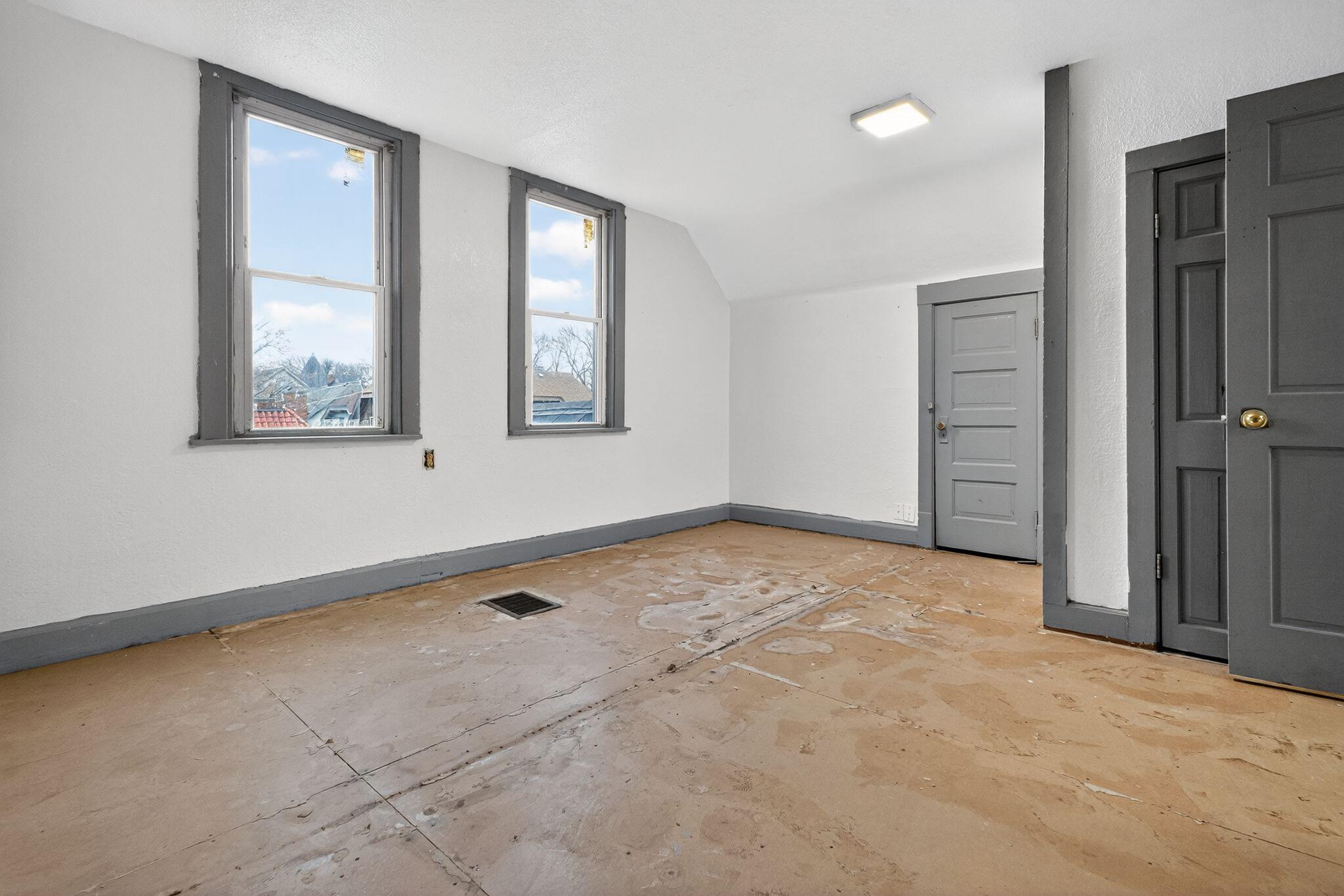 3615 West Center Street Milwaukee, WI 53210 - Photo 9 of 16 24_3615_W_Center_St_Milwaukee_WI_53210-O