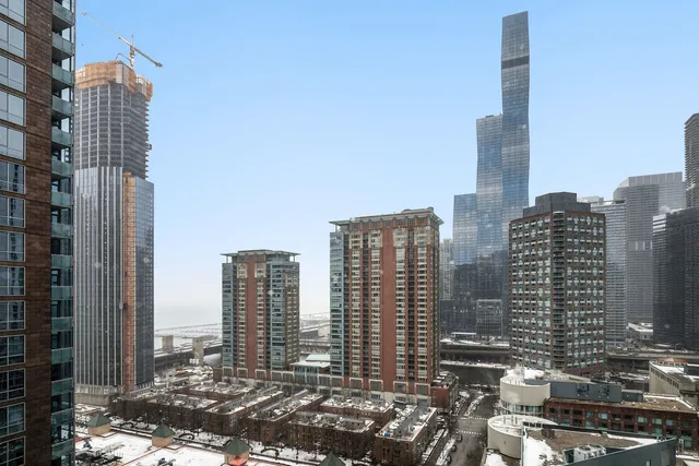 $319,900 | 512 North McClurg Court, Unit 1705, Chicago, IL 60611