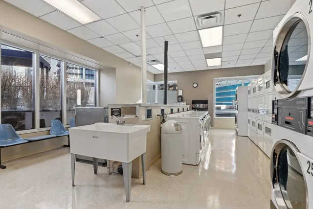 $319,900 | 512 North McClurg Court, Unit 1705, Chicago, IL 60611