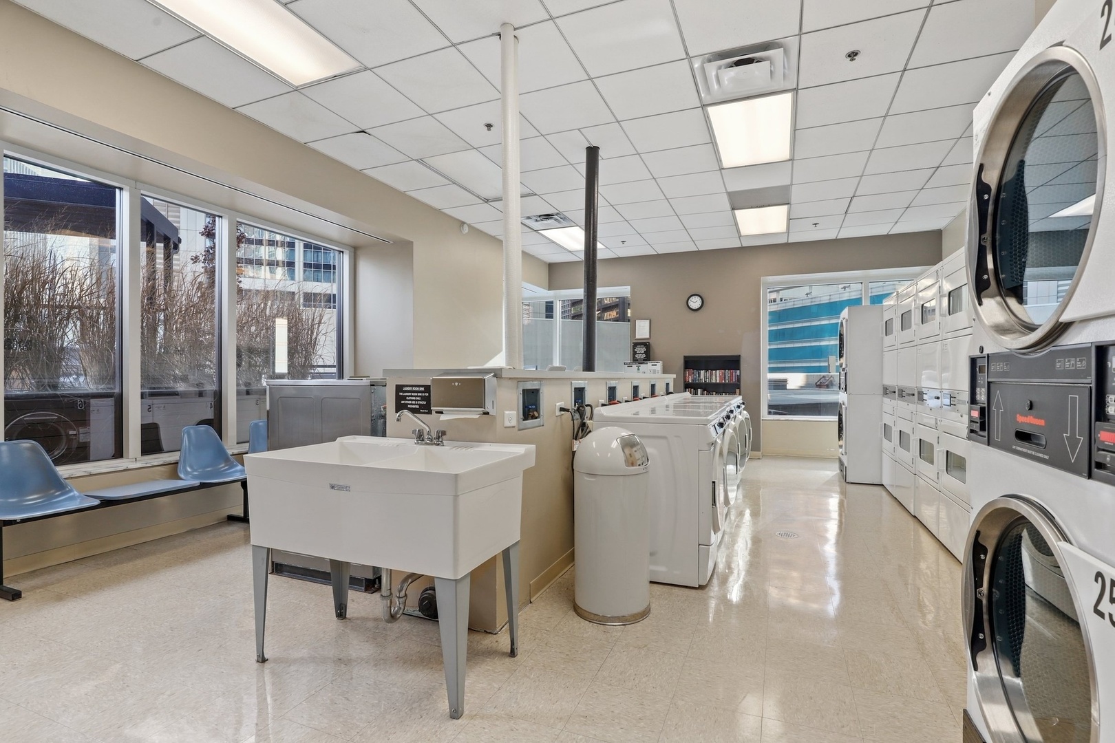 512 North McClurg Court, Unit 1705 Chicago, IL 60611 - Photo 15 of 24