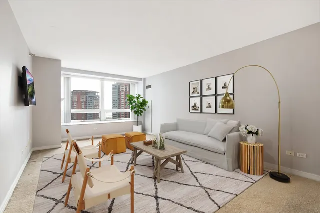 $319,900 | 512 North McClurg Court, Unit 1705, Chicago, IL 60611