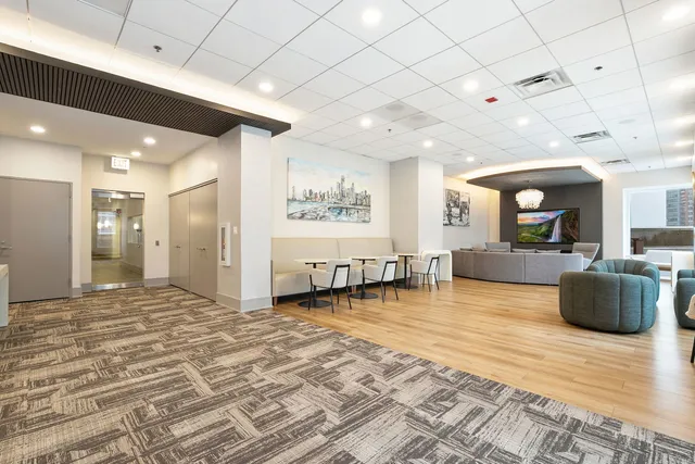 $319,900 | 512 North McClurg Court, Unit 1705, Chicago, IL 60611