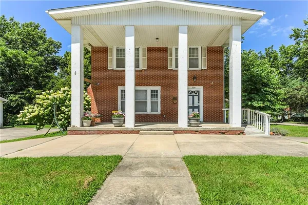$375,000 | 200 Southwest Madison Street, Lee's Summit, MO 64063