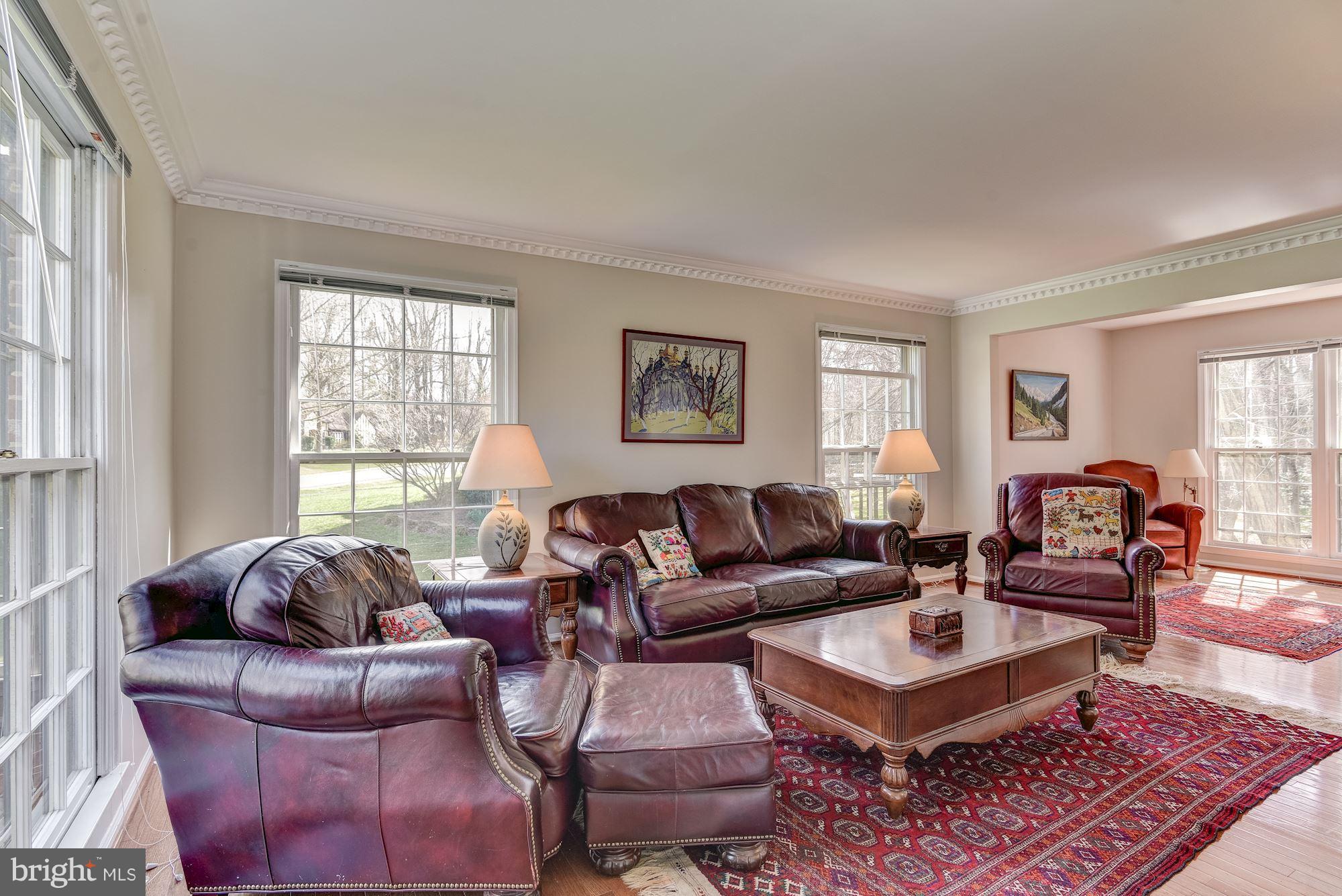 912 Ridge Drive McLean, VA 22101 - Photo 4 of 30 Living Room