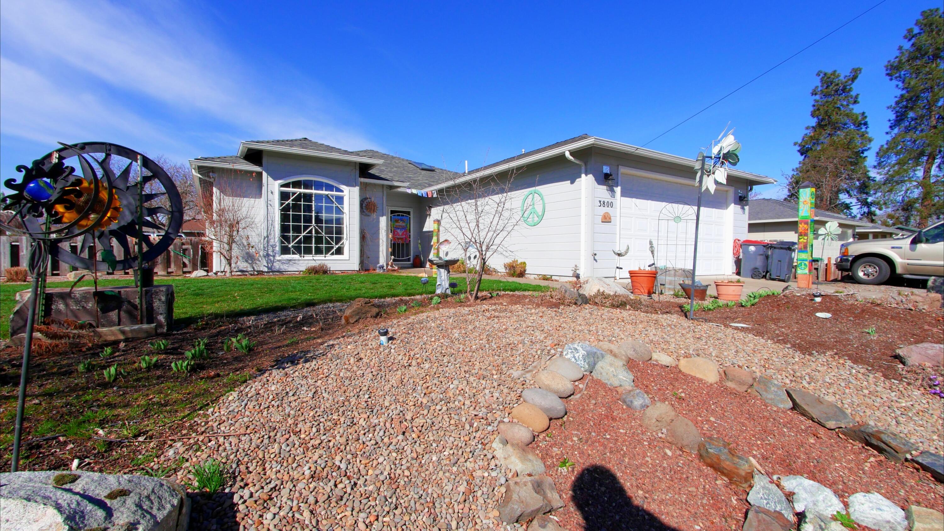 3800 Hilsinger Road Phoenix, OR 97535 - Photo 4 of 30 a view of a house with a yard