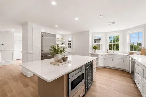 $1,879,000 | 66 Pleasant Street, Unit 2, Marblehead, MA 01945