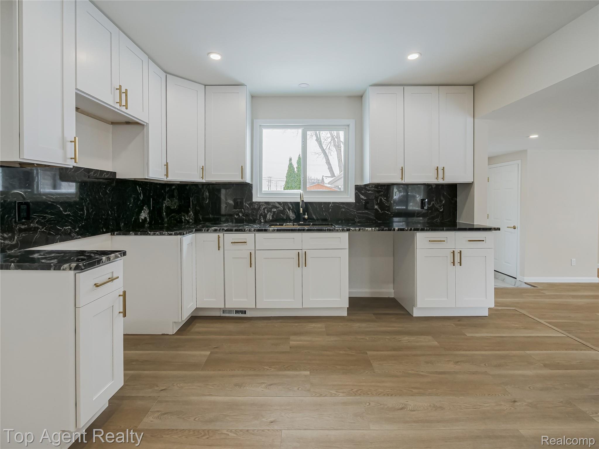 20580 21 Mile Road Macomb, MI 48044 - Photo 7 of 41 21 Mile-9.jpg